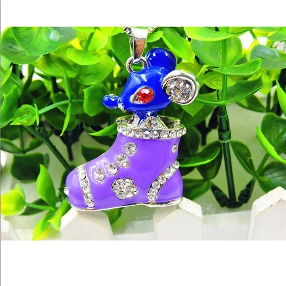 Crystal Mouse in Shoe Necklace - Picture 2 of 3